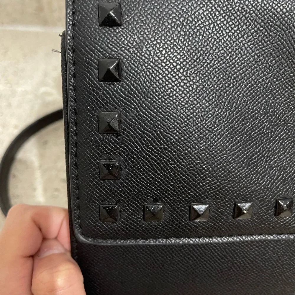 Badgley Mischka Black Crossbody Bag - Picture 11 of 16